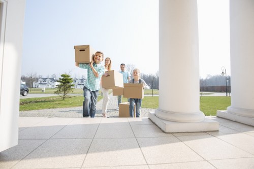 Short-term storage units in Motspurpark for household items
