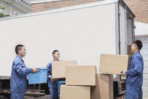 Secure furniture storage units in Motspurpark for household items