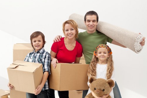 Careful packing and wrapping for flat removals in Motspurpark