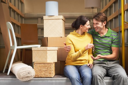 Temporary storage space for moving home in Motspurpark